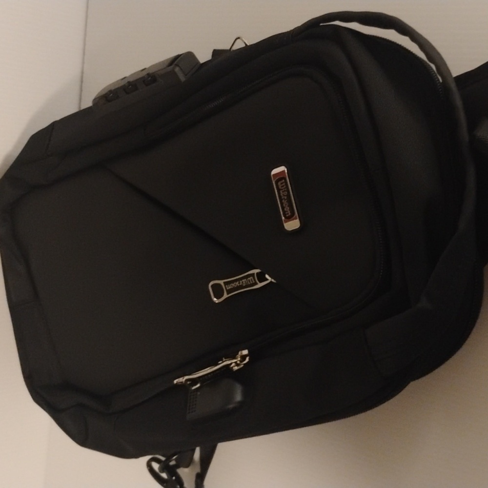 Wilson Anti-Theft Sling Bag Like New Condition - Picture 7 of 12